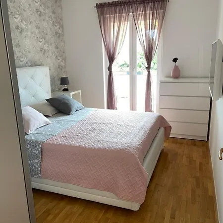 Maj Apartment *